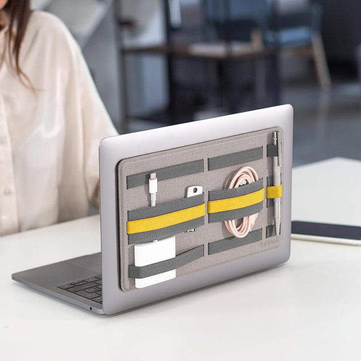 Beblau | SHIFT PRO | selbstklebender tragbarer Tech-Organizer für Laptops u. Rucksack | Büro u. Zuha