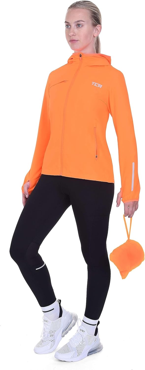 TCA Damen Lauf-Softshelljacke. Reflektierende atmungsaktive Packable-Jacke mit Reissverschlusstasche