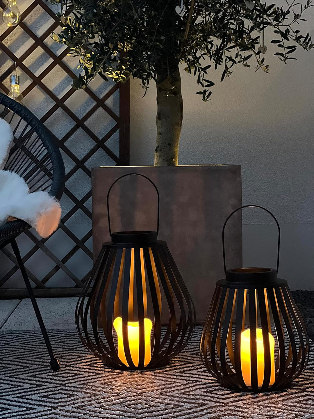 Brandsseller Windlicht 34 x 36 cm Metall mit Henkel Gitter Design Schwarz Kerzenständer Laterne Indo