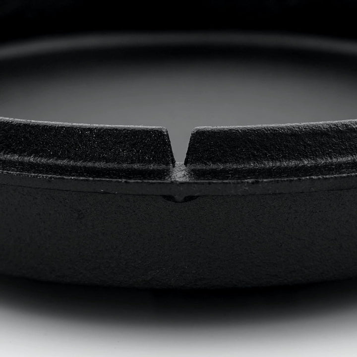 BBQ-Toro Ultimate Dutch Oven mit PRO3+ Beschichtung | 7,3 Liter (DO6U), Topf mit Füssen | bereits ei