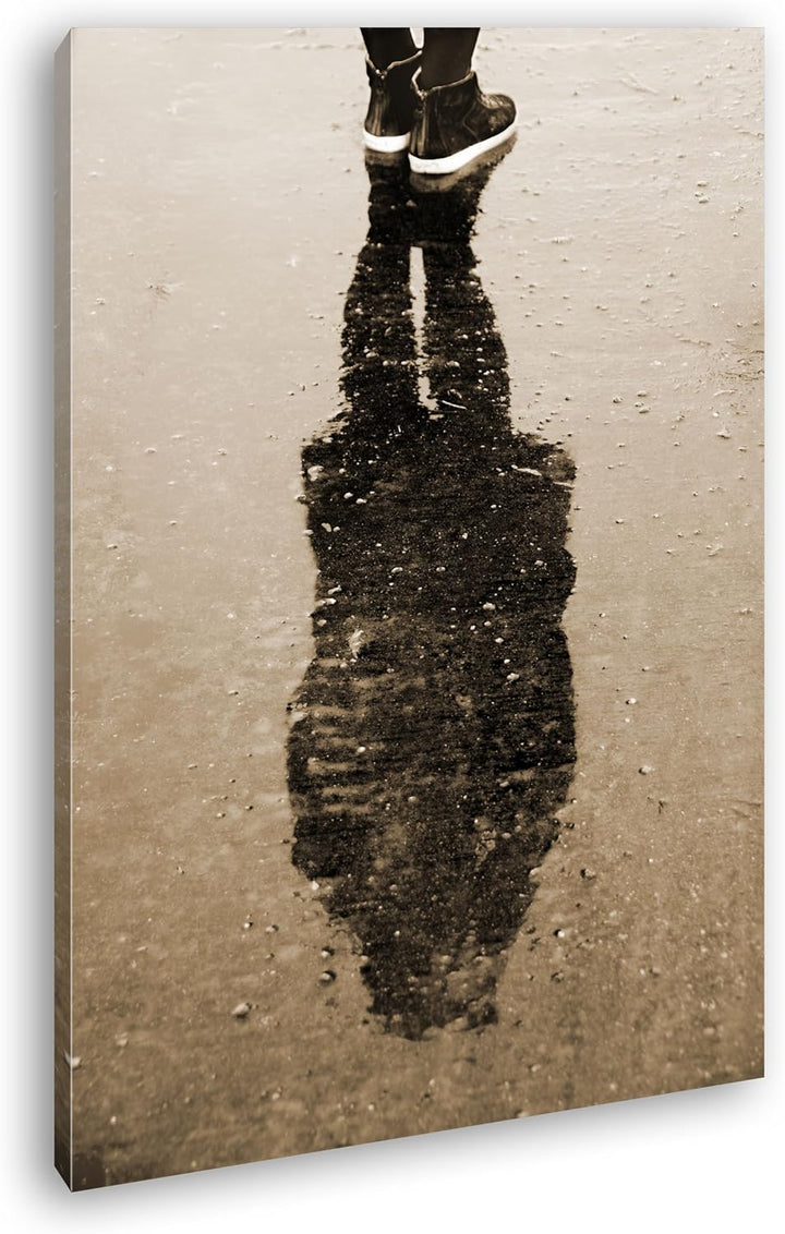 deyoli Schatten einer Frau auf nassem Beton Format: 80x60 Effekt: Sepia als Leinwandbild, Motiv fert
