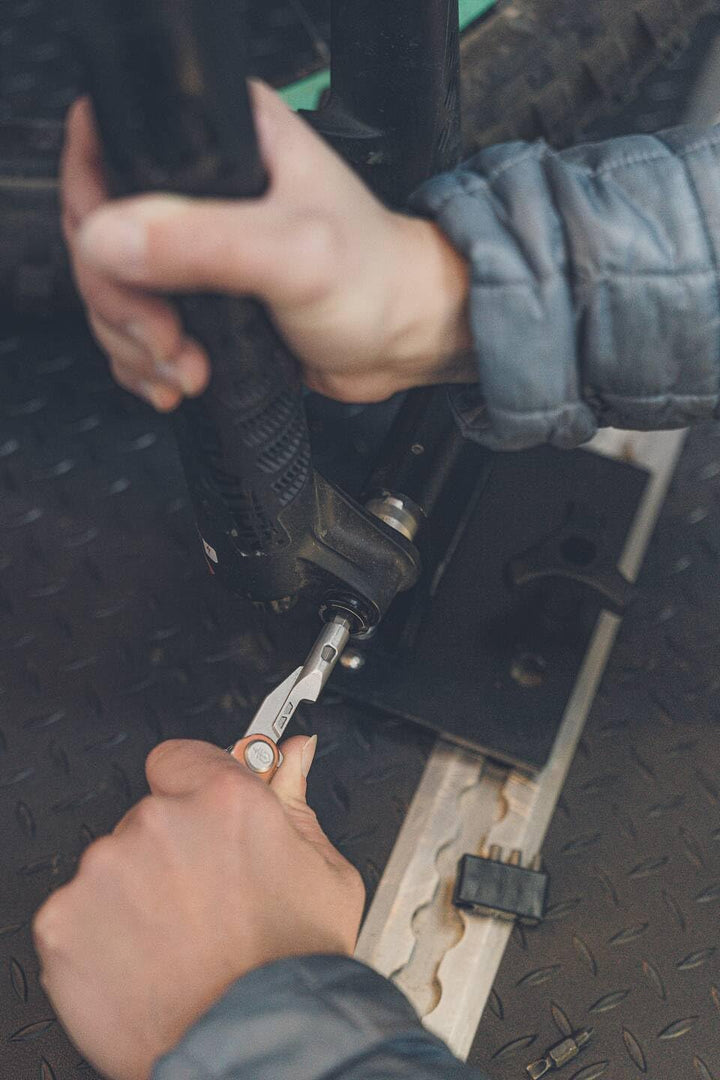 Gerber Taschenmesser mit 8 Funktionen, Multitool mit glatter Klinge, ArmBar Drive, Dunkelgrau, Edels