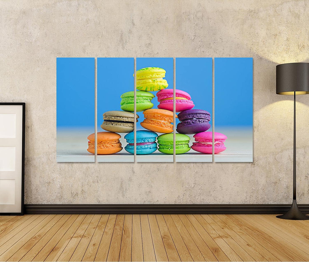 islandburner Bild auf Leinwand Bunte Macarons Vor Blauem Hintergrund Bilder Wandbilder Poster, Leinw