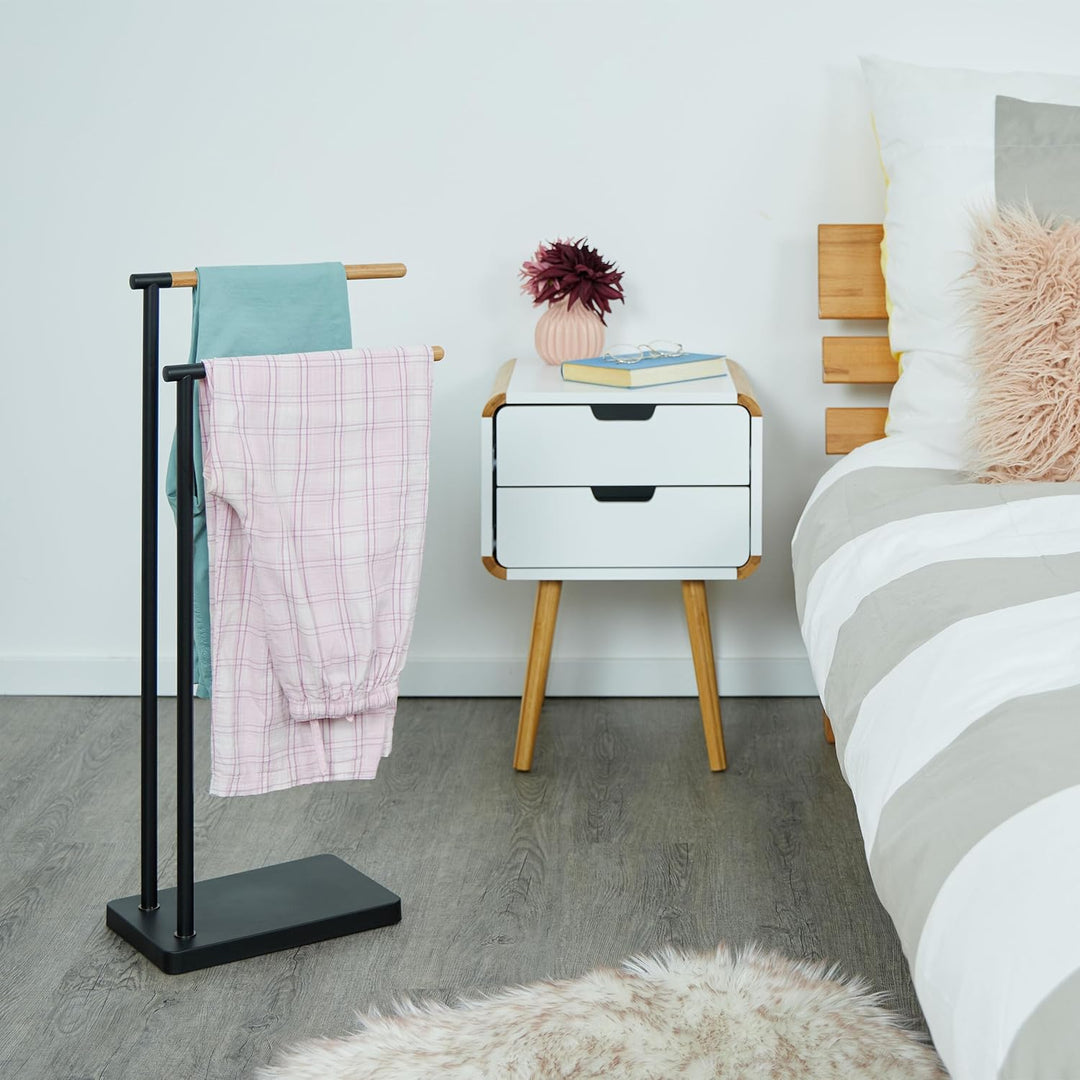 Relaxdays Handtuchhalter stehend, Handtuchständer mit 2 Stangen, für Hand- & Badetücher, Edelstahl,