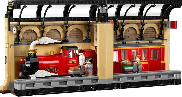 LEGO Harry Potter Buchstütze: Hogwarts Express - Set mit Spielzeug Zug, 2 Minifiguren inkl. Ron Weas