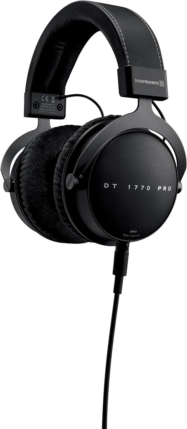 beyerdynamic DT 1770 PRO Over-Ear-Studiokopfhörer in schwarz. Geschlossene Bauweise, steckbares Kabe
