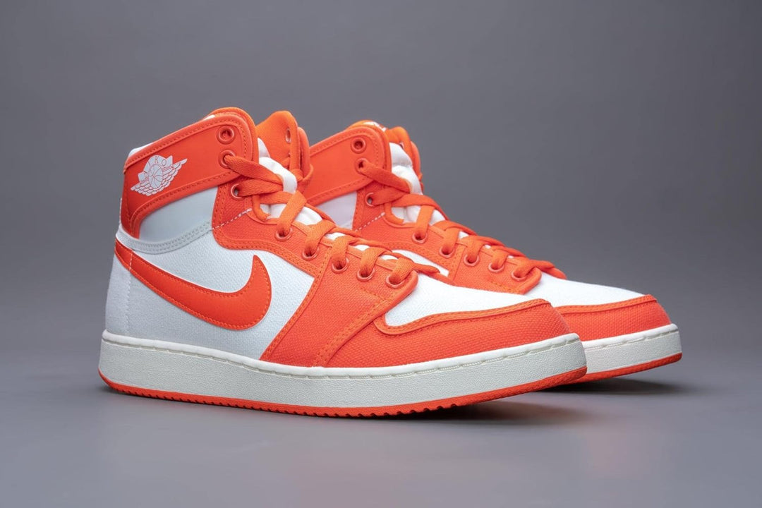 Nike Air Jordan 1 Mid, Herren-Turnschuhe, Volt Black Sail, 42.5 EU 43 EU Rush Orange Weiss Segel, 43