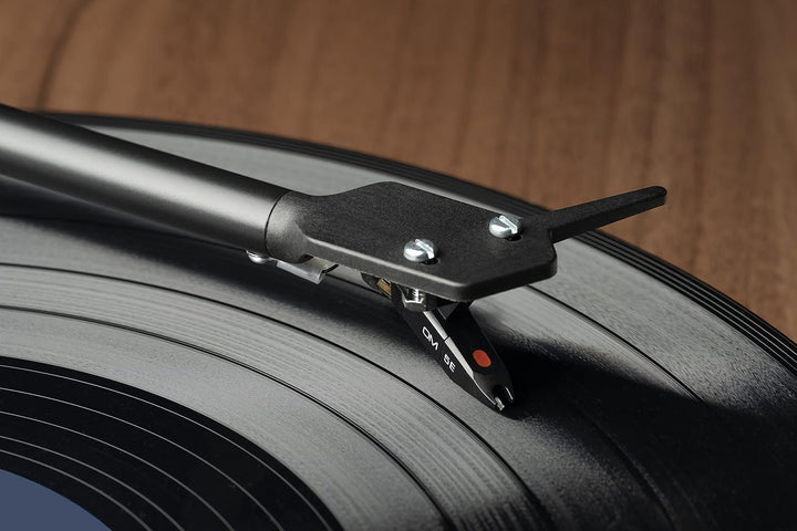Pro-Ject E1 Phono, Plug & Play Einsteiger Plattenspieler mit OM5e System, schaltbarer Phono Vorstufe