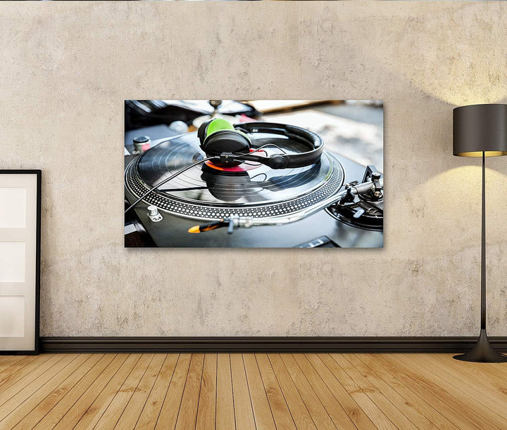 islandburner Bild auf Leinwand Dj Mixer Und Vinyl Player Mit Kopfhörern Im Club Bilder Wandbilder Po