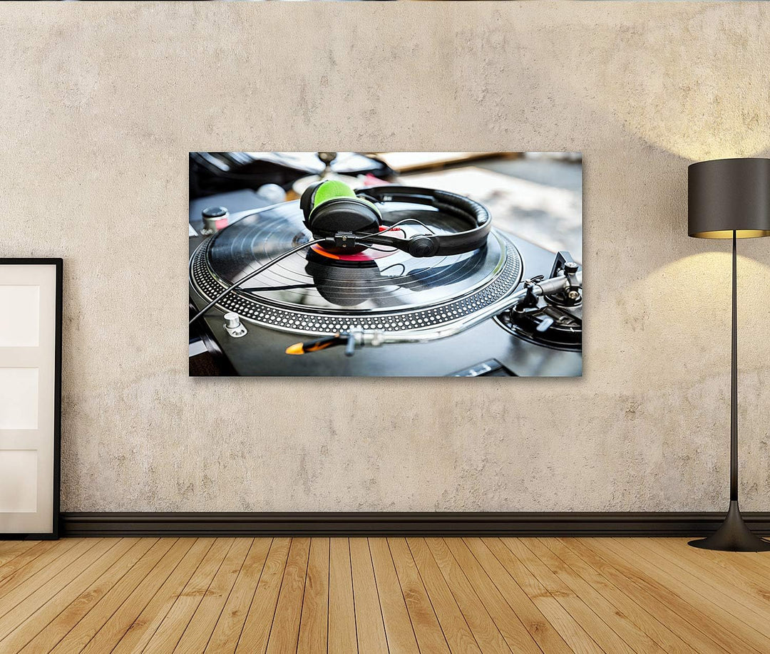 islandburner Bild auf Leinwand Dj Mixer Und Vinyl Player Mit Kopfhörern Im Club Bilder Wandbilder Po