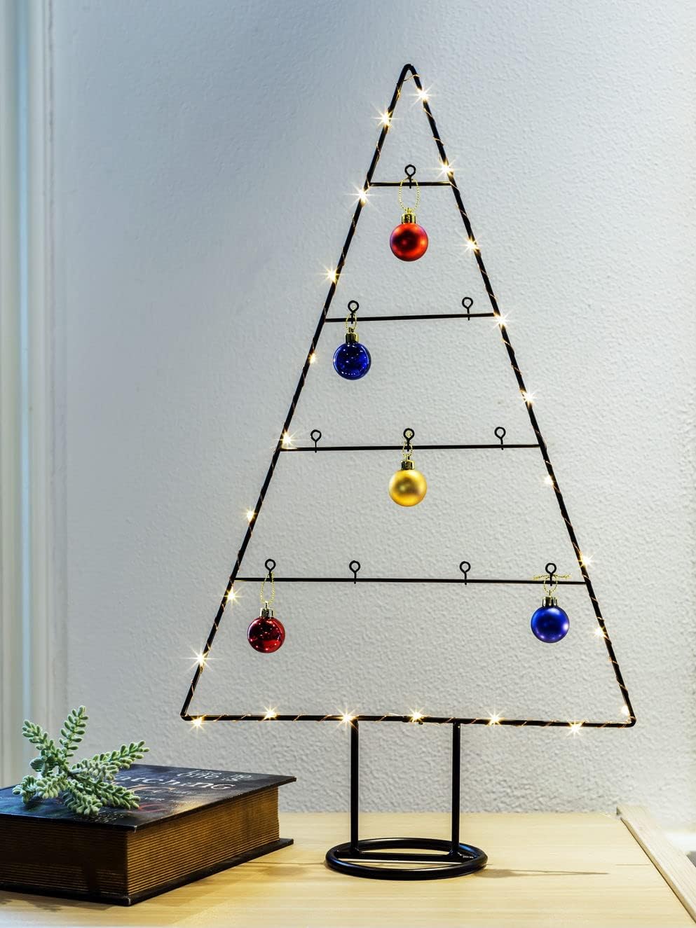 Metall LED Tannenbaum mit Haken zum selbst dekorieren - inkl. 5 Christbaumkugeln - Weihnachtsbaum Ch