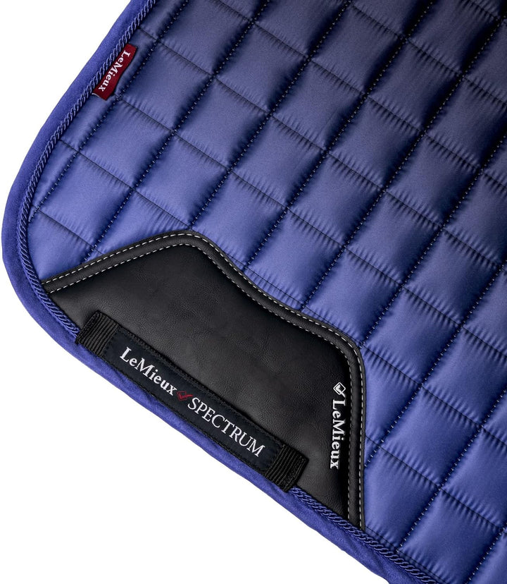 LeMieux Prosport Suede Dressage Square Dressurschabracke L Wassermelonen-Spektrum, quadratisch, L Wa