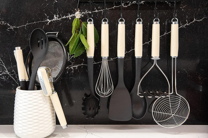 KitchenAid Kartoffelstampfer, Küchenutensil aus Edelstahl – Almond Creme Mandelcreme, Mandelcreme