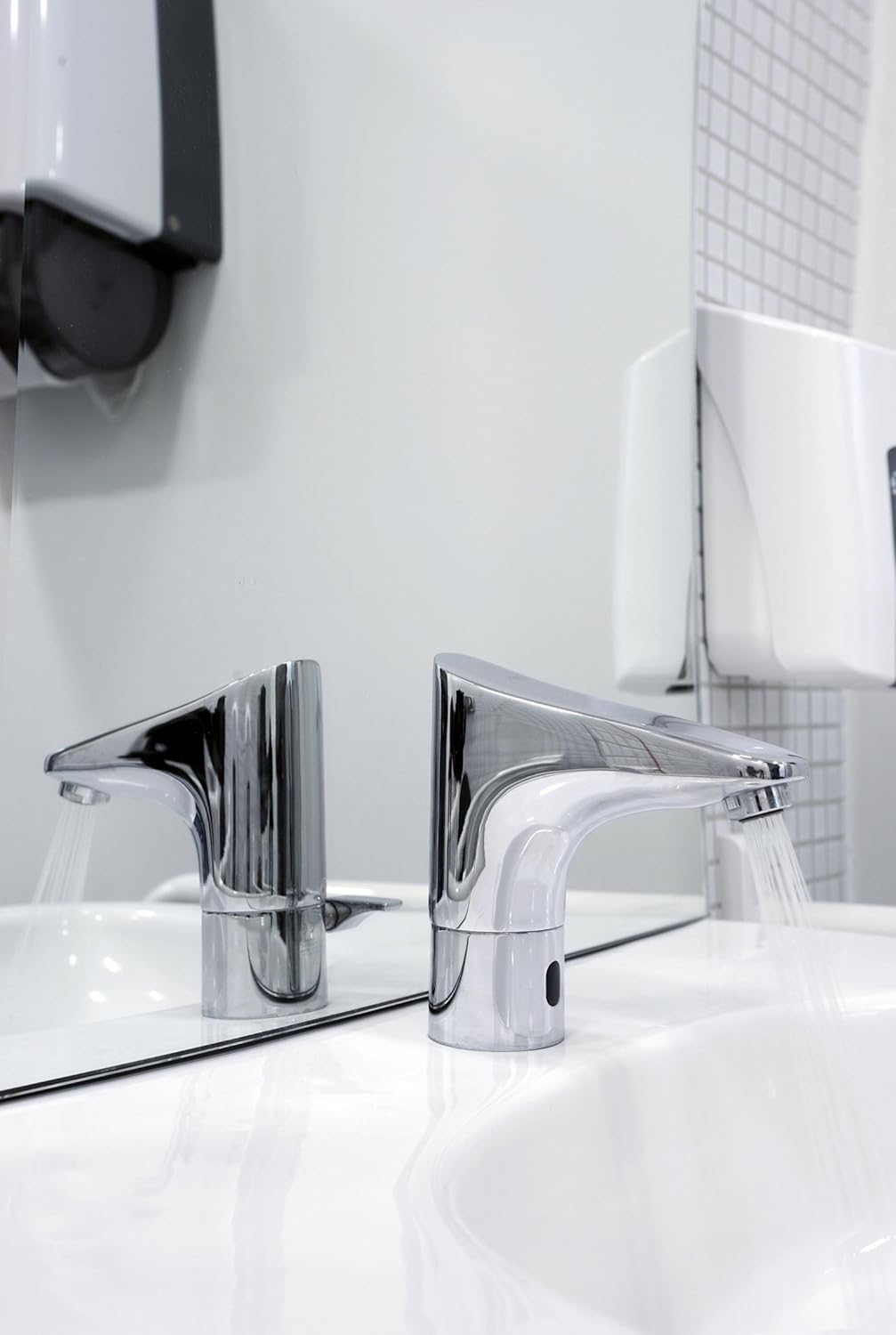Grohe Europlus E | Infrarot-Waschtischarmatur mit Temperaturregulierung, batteriebetrieben | chrom |