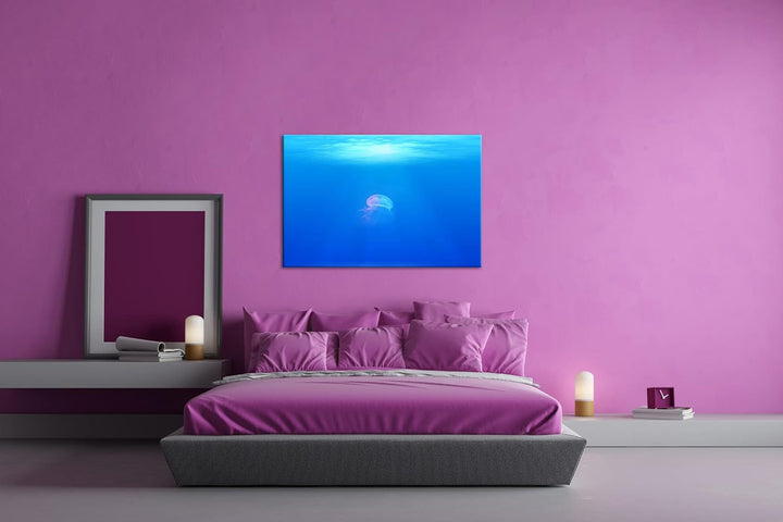 deyoli schwebende Qualle unter dem Meeresspiegel Format: 80x60 als Leinwandbild, Motiv fertig gerahm
