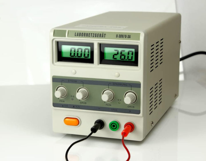 edi-tronic DC Labornetzgerät 0-30V 0-3A regelbar 2 LCDs beleuchtet Netzgerät regelbares Labornetztei