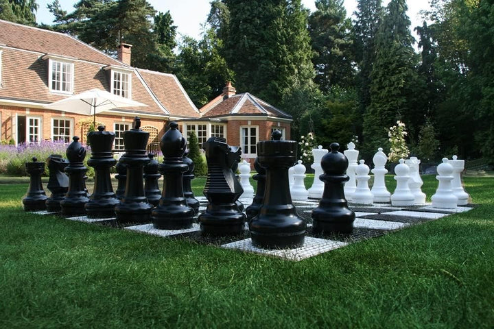 Übergames Garten Schach Figuren aus langlebigem PVC , für Freiland Garten und Parks
