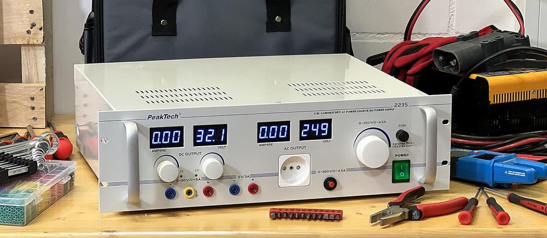 PeakTech P 2235 Trenntransformator 0-250 V AC regelbar (4,5A) und DC Labornetzgerät 0-30 V / 0-5A