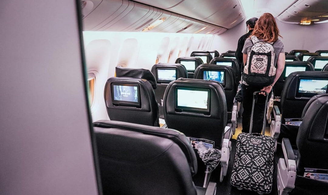 Dakine Carry On Roller 42 Liter, widerstandsfähiger Trolley mit Rädern, geräumiges Hauptfach - Reise