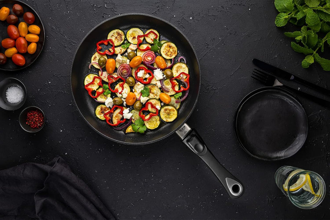 AMT Gastroguss Sonder-Edition Klaus grillt, hohe Ausführung, Ø 28 cm, 7 cm hoch, abnehmbarer Stiel,