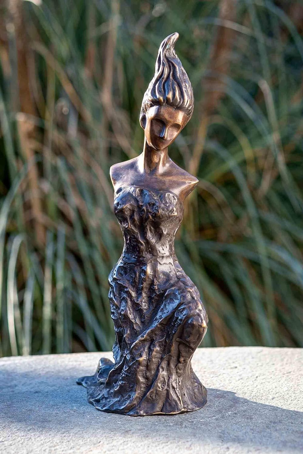 IDYL Bronze-Skulptur Moderne Frau | 40x18x15 cm | Bronze-Figur handgefertigt | Gartenskulptur - Wohn