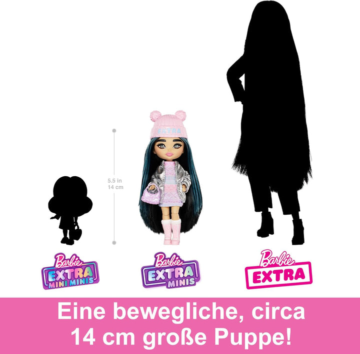 Barbie Extra Minis - Reisepuppe mit Accessoires für einen winterlichen Urlaub, inklusive Puppenständ