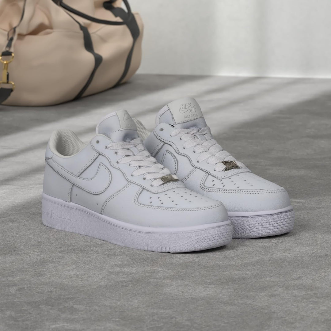 Nike Herren Shape Swoosh W/Large Sport-BH 38.5 EU Weiss, 38.5 EU Weiss