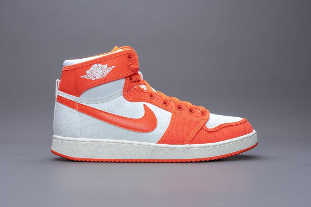 Nike Air Jordan 1 Mid, Herren-Turnschuhe, Volt Black Sail, 42.5 EU 43 EU Rush Orange Weiss Segel, 43