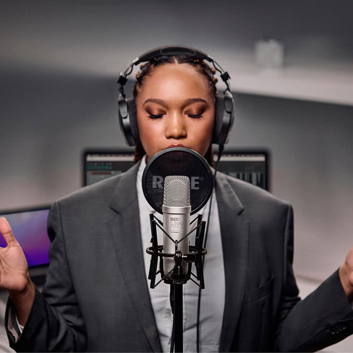 Rode NT1 5th Generation XLR USB Studio-Mikrofon Silver + keepdrum MSA033 Halterung Mit Mikrofonhalte