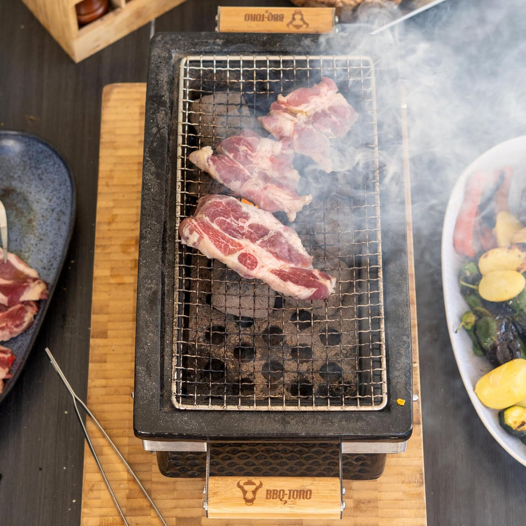 BBQ-Toro Keramik Tischgrill mit Holzunterlage | 50 x 23 x 17 cm | Hibachi Tischgrill ohne Strom | Sc