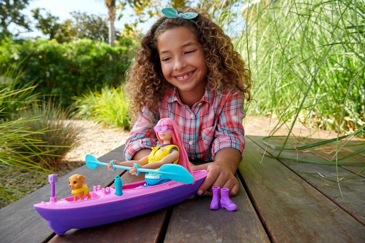 Barbie Camping Serie, Barbie-Puppe mit rosa Haaren, Kajak, Welpe, Schwimmweste, Barbie Accessoires,