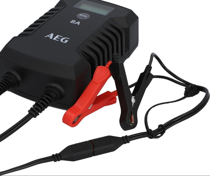 AEG Automotive 10618 Mikroprozessor-Ladegerät für Auto Batterie LD 8.0, 8 Ampere für 12/24 V, 7-HF L