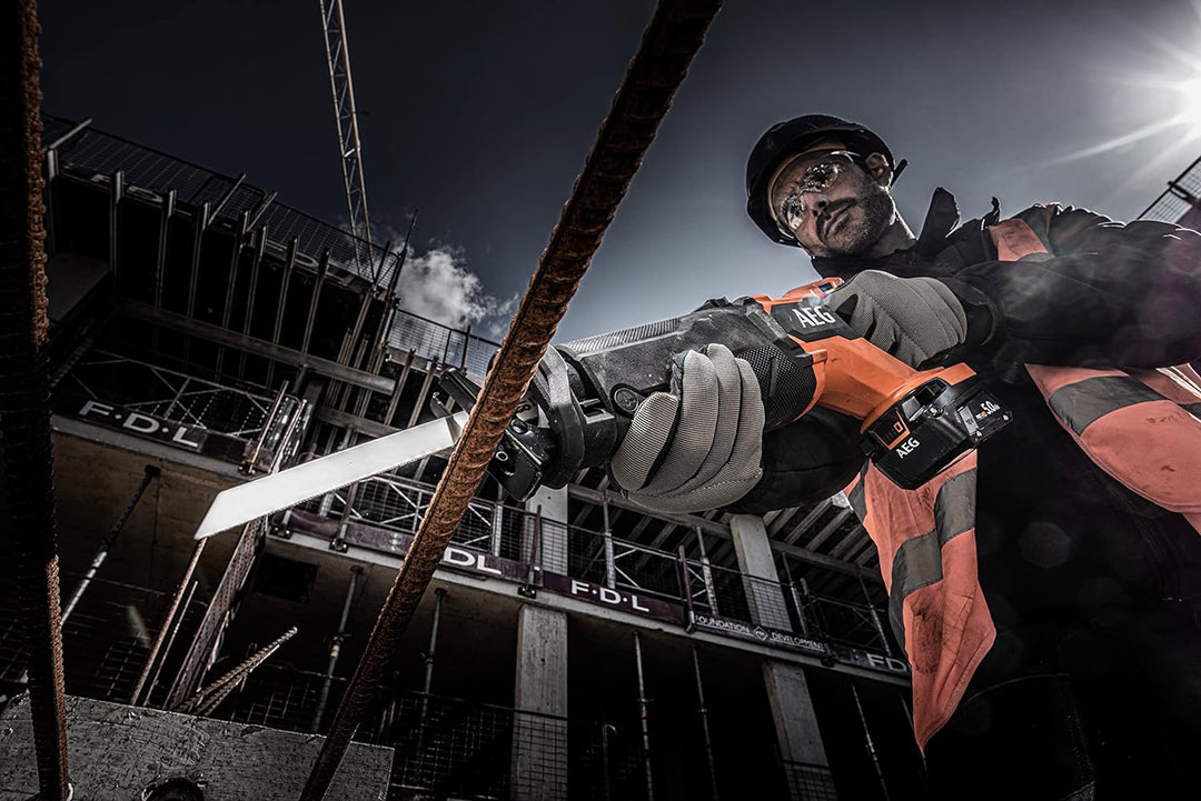 AEG 18 V PRO18V Brushless Akku-Säbelsäge BUS18BL2-0 (Hublänge 32 mm, max. Leerlaufhubzahl 0-3.200 mi