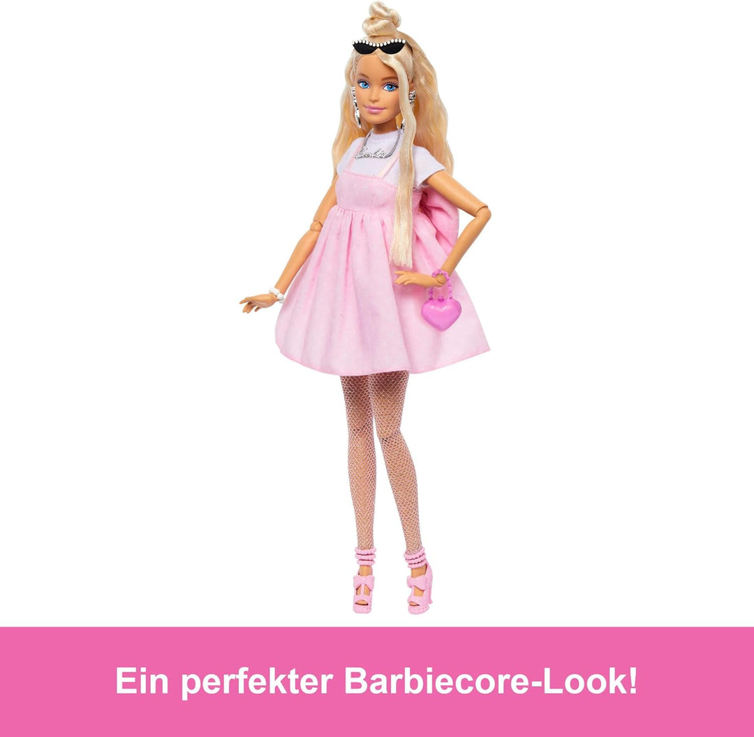 Barbie Deluxe Style-Puppe Nr. 3 mit Barbiecore-Outfit, blonden Haaren in hohem Dutt, pastellrosa Kle