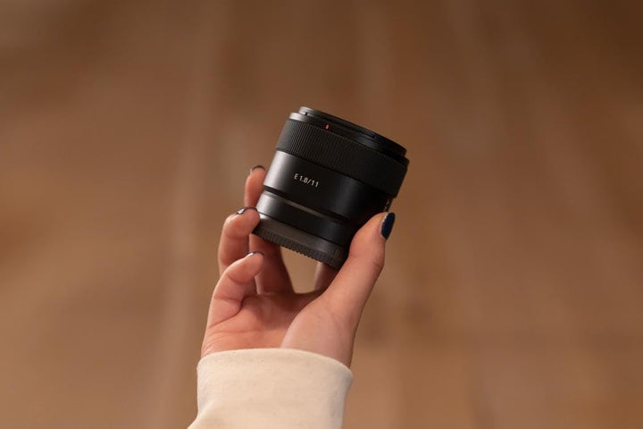 Sony E 11 mm F1.8 | APS-C-Weitwinkel-Objektiv mit Festbrennweite (SEL11F18) Single, Single