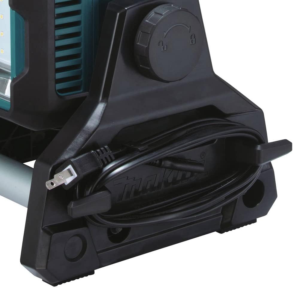 Makita DML811/1 110V / 14,4V / 18V Li-ion LXT Arbeitsleuchte - Batterien und Ladegerät nicht im Lief