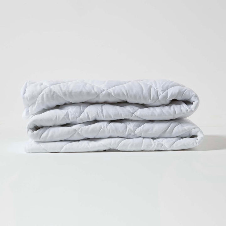 HOMESCAPES Wasserdichter Matratzenschoner 150x200 cm gepolstert, Matratzenauflage mit Spannumrandung