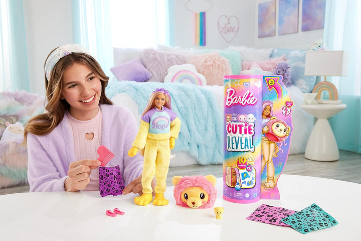 Barbie Cutie Reveal Puppe - Plüschlöwe mit 10 Überraschungen, bewegliche Puppe mit Accessoires, inkl