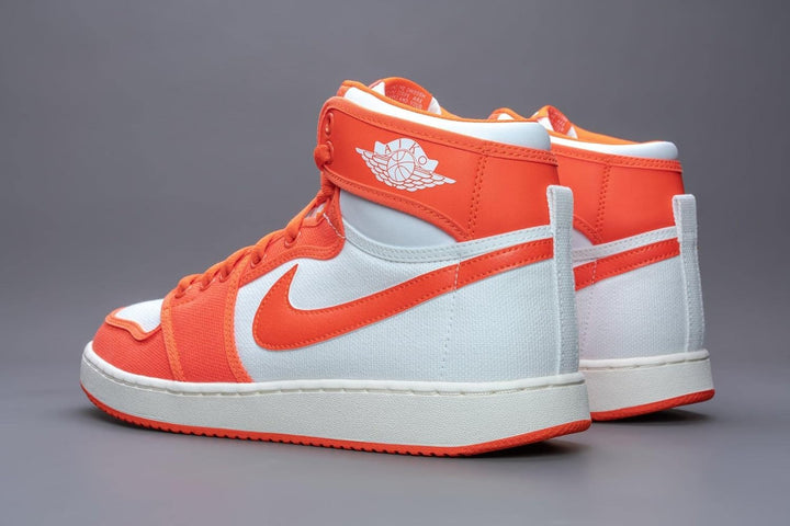 Nike Air Jordan 1 Mid, Herren-Turnschuhe, Volt Black Sail, 42.5 EU 43 EU Rush Orange Weiss Segel, 43