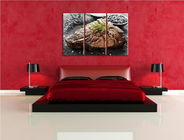 Gebratenes Steak mit Rosmarin schwarz/weiss 3-Teiler Leinwandbild 120x80 Bild auf Leinwand, XXL ries