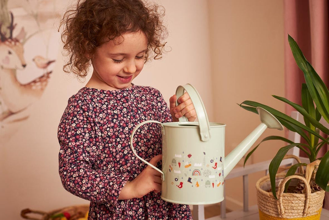 goki 63865 - Giesskanne Frühling aus Metall für Kinder – Farbenfrohes Gartenwerkzeug für kleine Gärt