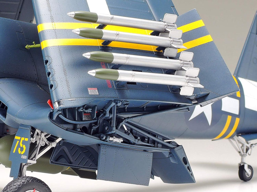 TAMIYA TAM60327 300060327 11689 Vought F4U-1D Corsair Plastic Model Airplane Kit Probellerflugzeug