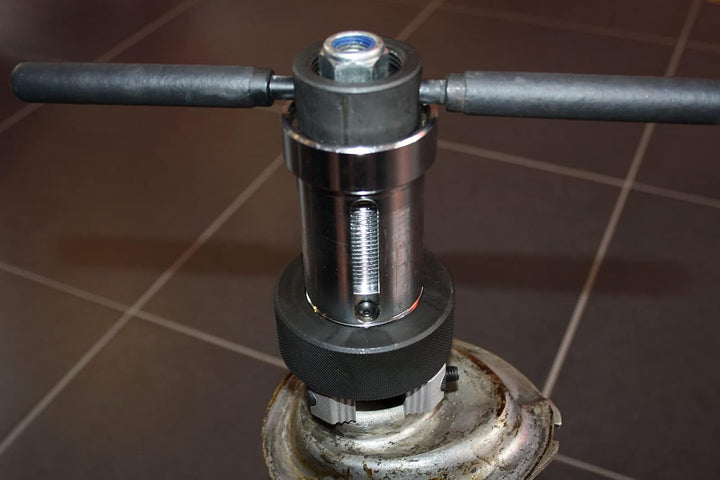 Brilliant Tools BT651100 Montagewerkzeug für Stossdämpfer mit Zuganschlagsfeder, 8-tlg