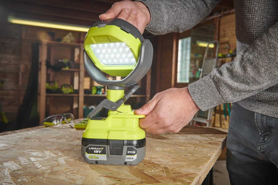RYOBI 18 V ONE+ Akku-LED-Leuchte RLCL18-0 (Max. Lumen 1000, Leuchtkopf um 360 Grad rotierbar, ohne A