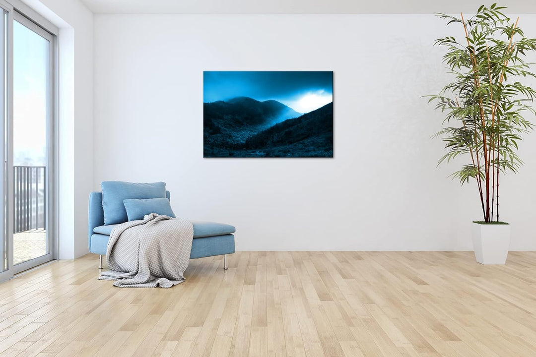 deyoli schöne Berglandschaft mit Wald und Licht Format 80x60 Effekt: Monocrome Blau als Leinwandbild