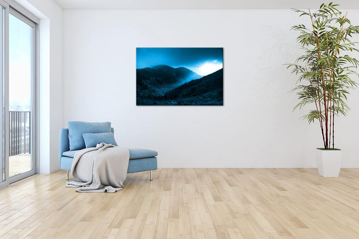 deyoli schöne Berglandschaft mit Wald und Licht Format 80x60 Effekt: Monocrome Blau als Leinwandbild