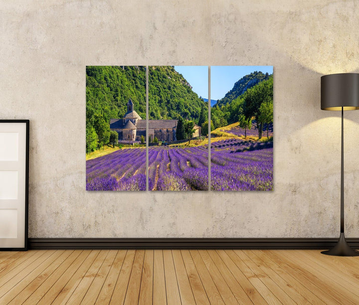 islandburner Bild auf Leinwand Blühendes Lila Lavendelfeld In Der Senanque Abtei Gordes Provence Fra