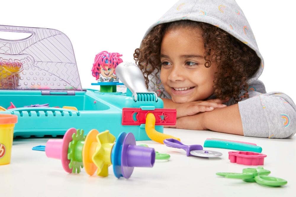 Play-Doh Kreativbox für unterwegs mit mehr als 30 Knetwerkzeugen und 10 Dosen
