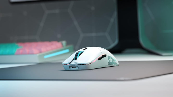 Glorious Gaming Model O Wireless Gaming Mouse – Superleichte 69 g, Wabendesign, RGB-Beleuchtung, bei