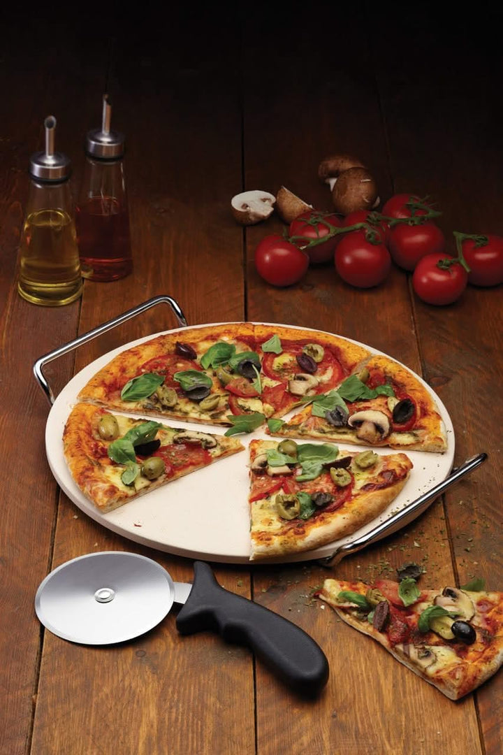 KitchenCraft Pizzastein mit Schneider 32cm, Keramik, Beige, 28 x 18 x 18 cm, 28 x 18 x 18 cm